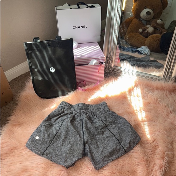 Lululemon Shorts size 2 Excellent condition